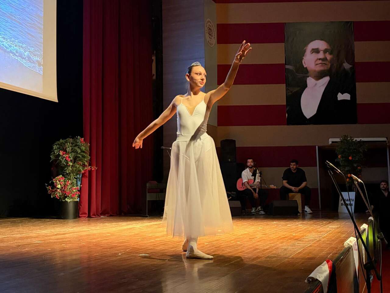 Yönelt Koleji’nden Sanat Dolu Gece: “Kalbim Ege’de Kaldı” Büyük Beğeni Topladı 3